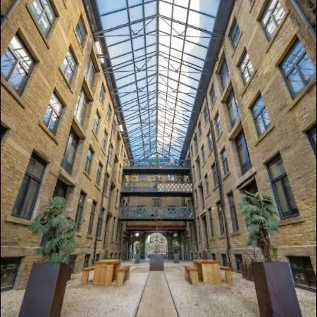 Navy Diamond In Bradford! アパート