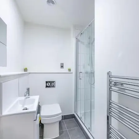 Navy Diamond In Bradford! アパート