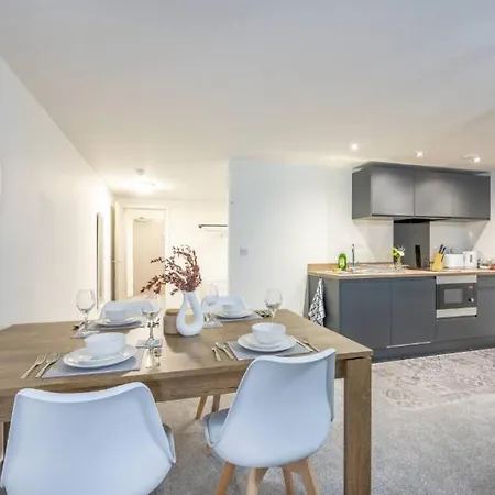 Navy Diamond In Bradford! * Bradford (West Yorkshire)