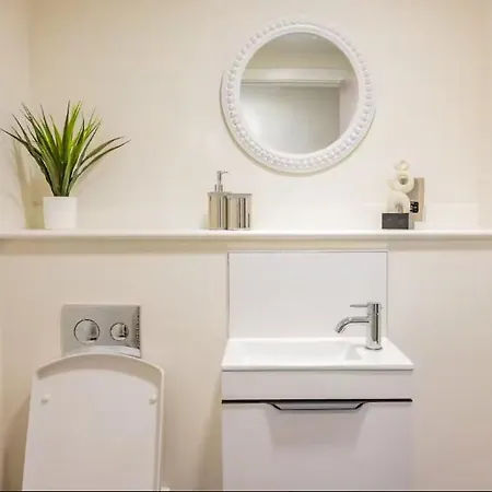 Navy Diamond In Bradford! Bradford (West Yorkshire)