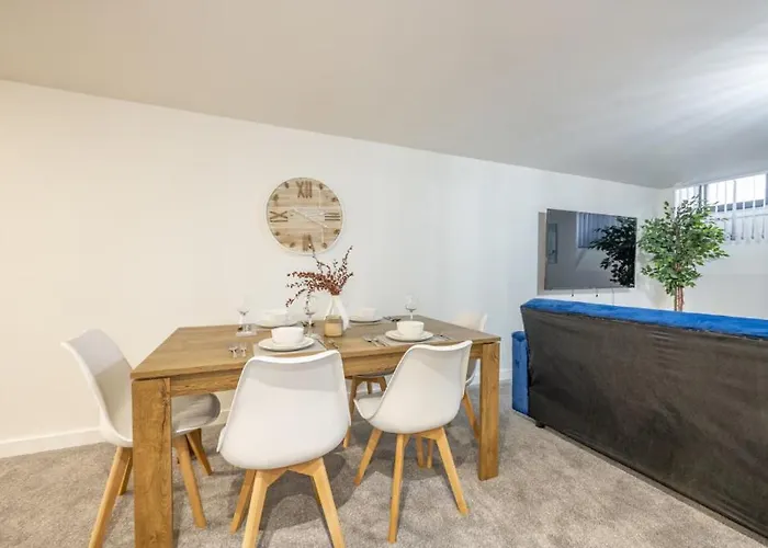 Navy Diamond In Bradford!