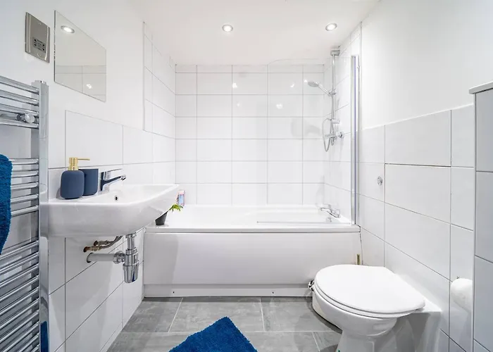 Navy Diamond In Bradford! Apartament