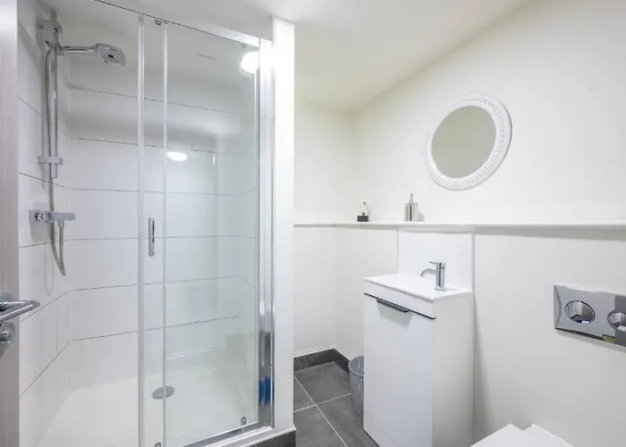 Navy Diamond In Bradford! Apartament