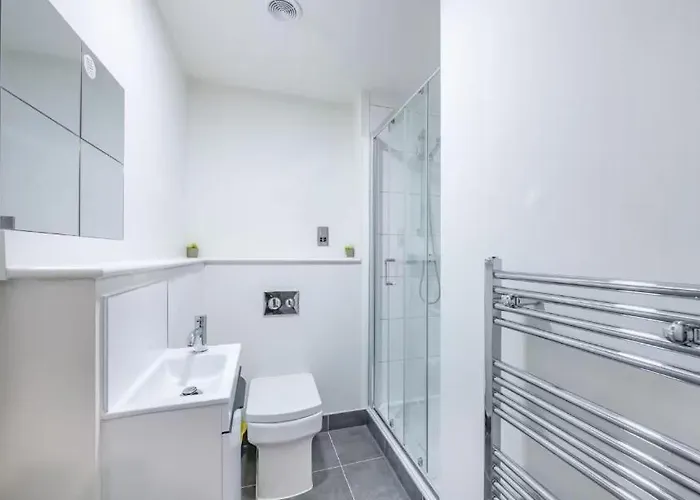 Navy Diamond In Bradford! Apartament