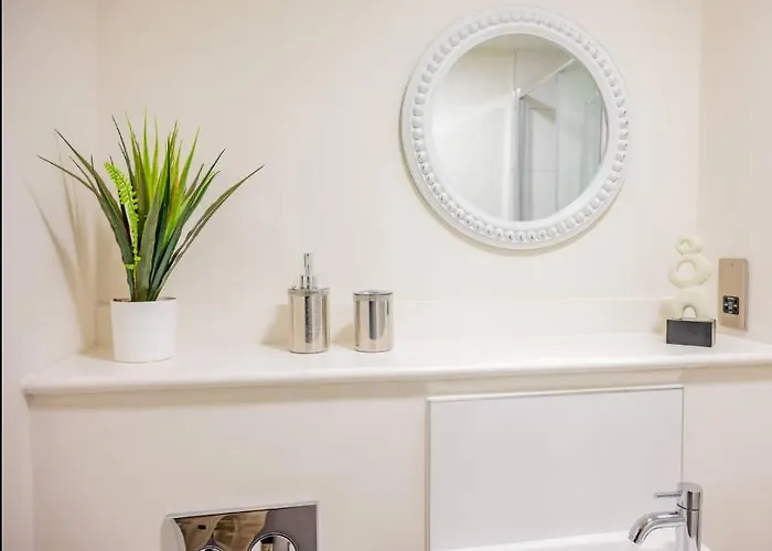 Navy Diamond In Bradford! * Bradford (West Yorkshire)