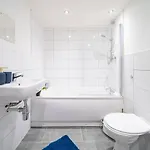 Navy Diamond In Bradford! Appartement